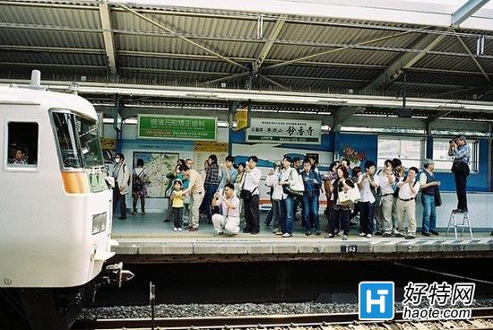 日本只为一人开的车站，来了一群怪蜀黍